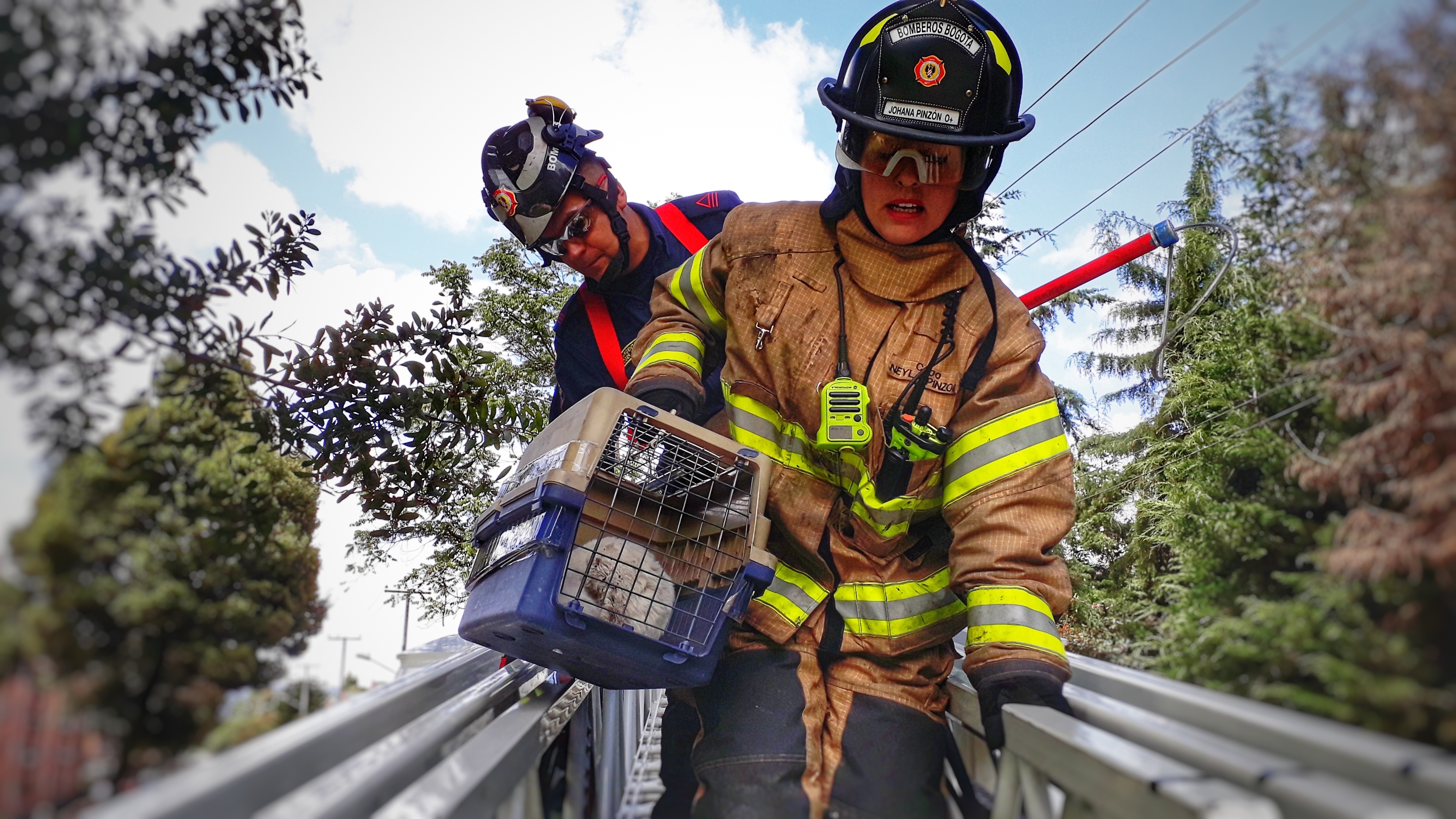 Los bomberos de Bogotá han participado en muchas emergencias importantes que se han presentado en Bogotá - FOTO: Prensa Cuerpo Oficial de Bomberos