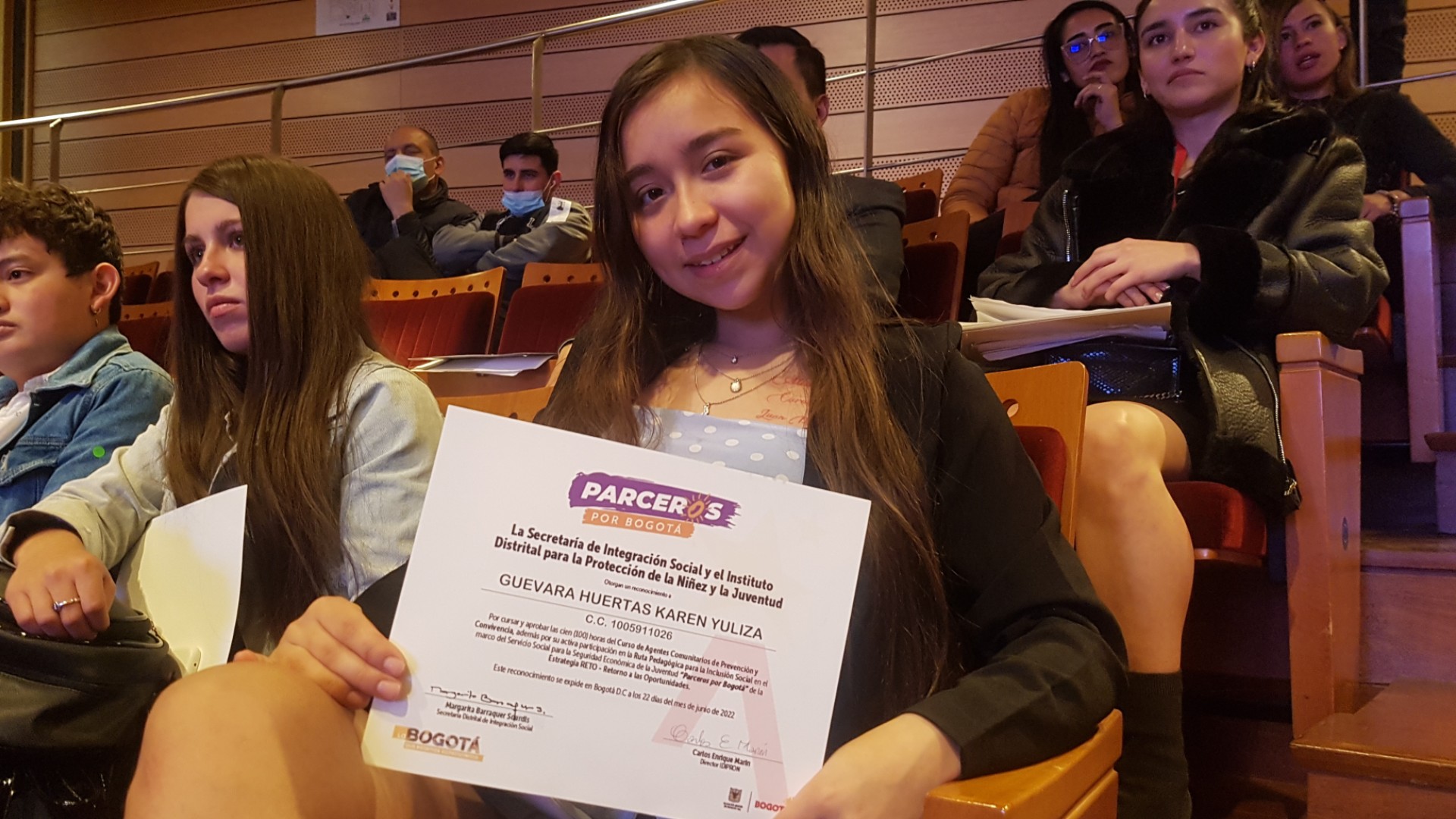 Karen y diploma