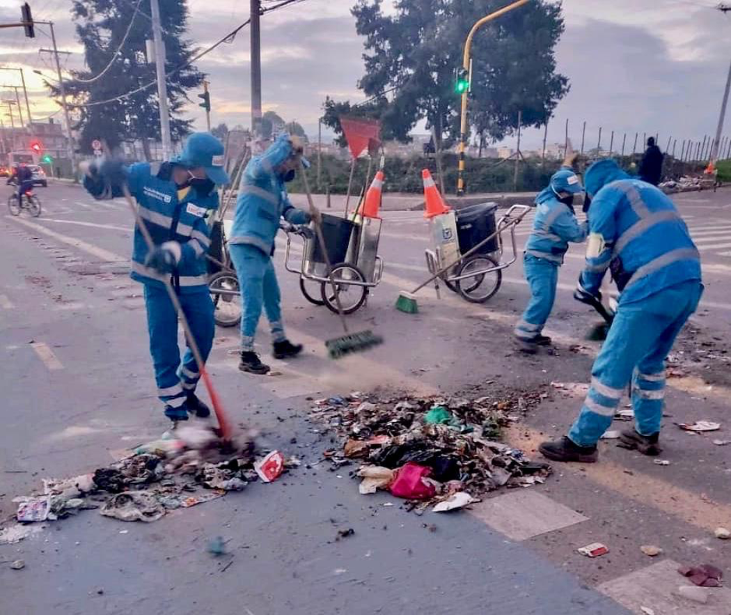 Jornada de limpieza tras disturbios - Foto: UAESP