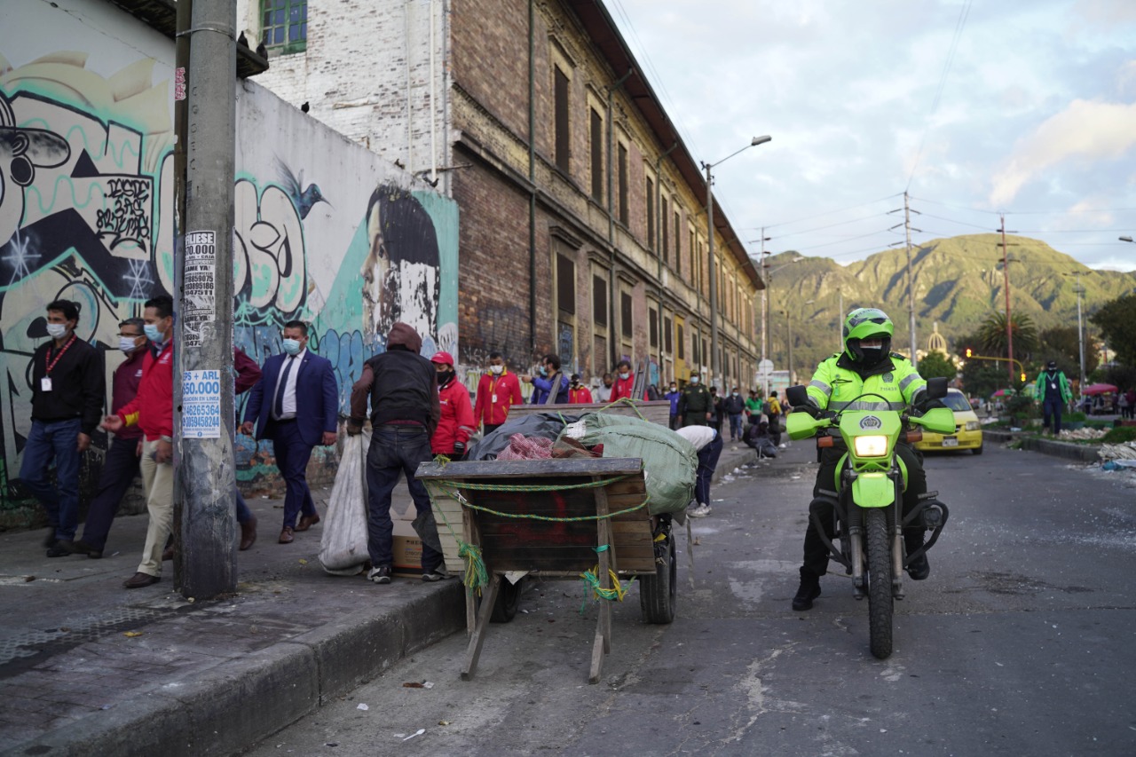 La alcaldesa (e) Local de Mártires, Tatiana Piñeros realizó un recorrido por varios puntos de la localidad - FOTO: Prensa Mártires