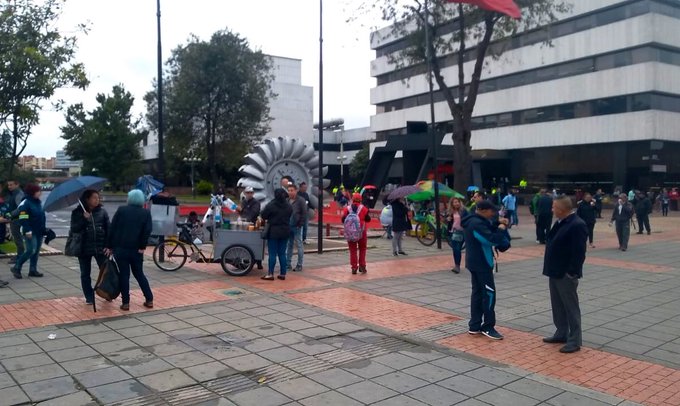 Manifestación de profesores por la calle 26