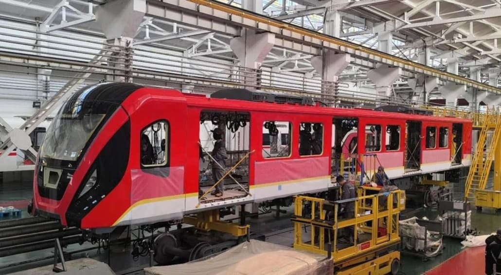 Mero de Bogotá en septiembre de 2025 llega el primer tren para pruebas 2