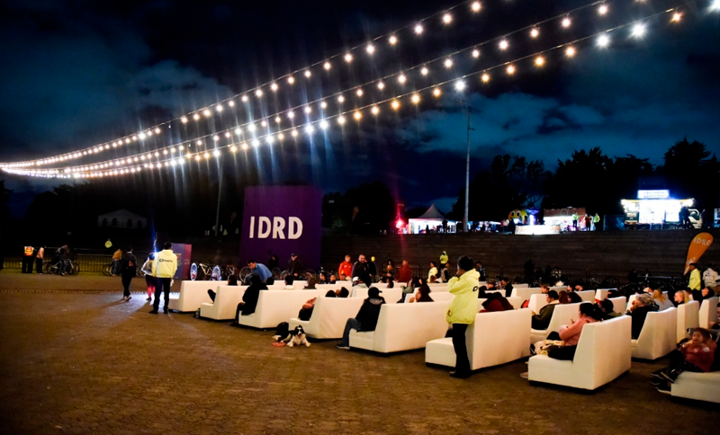 Noche parisina en el Parque Simón Bolívar