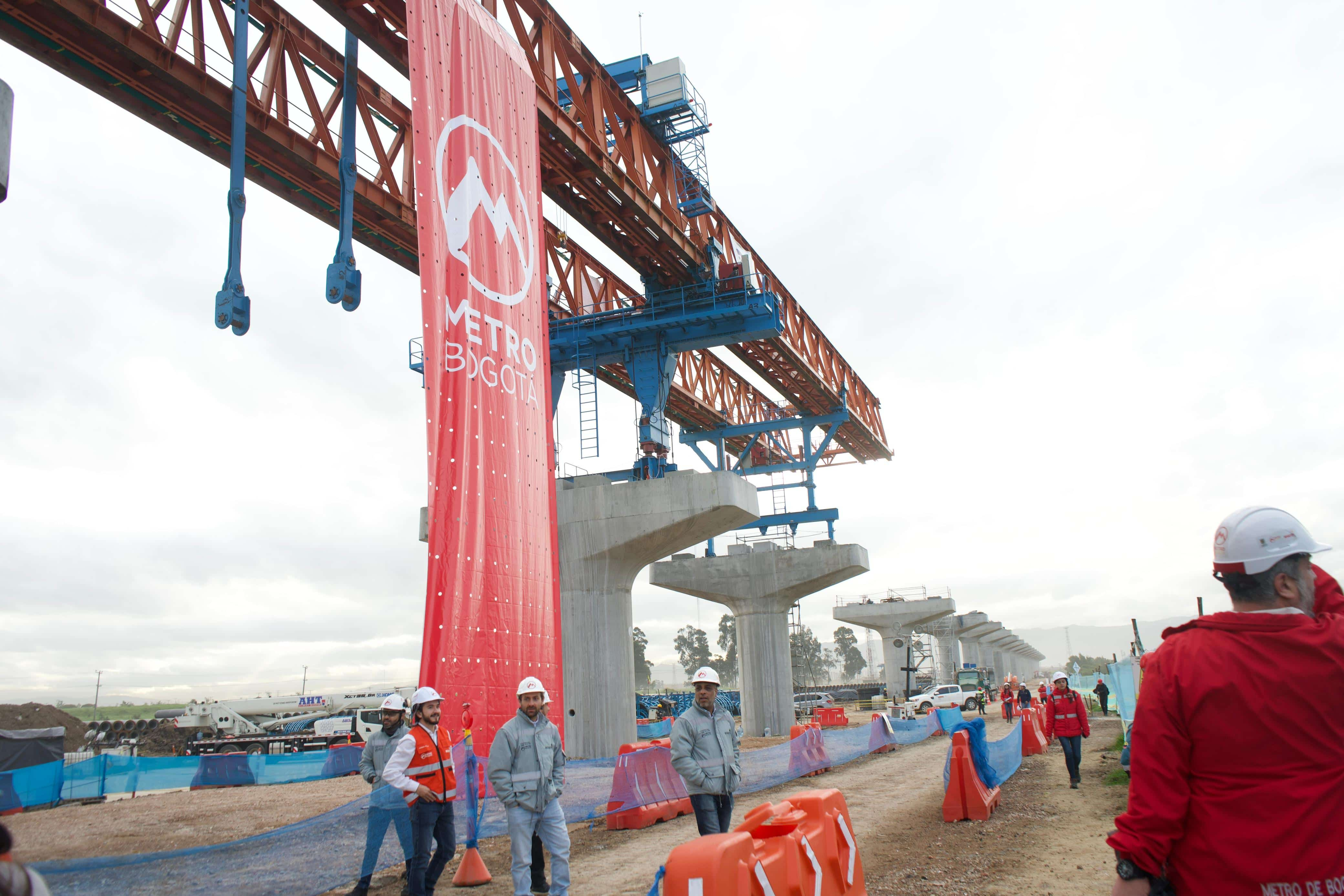 Obras del Metro de Bogotá_ construcción viaducto con vigas lanzadoras