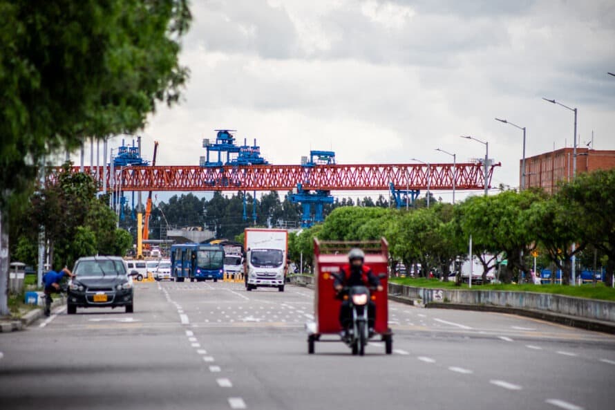 Obras del Metro de Bogotá_ construcción viaducto con vigas lanzadoras I