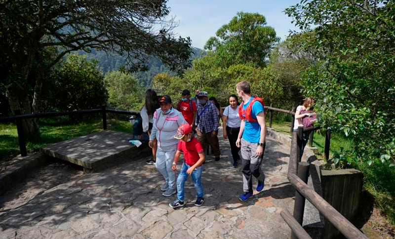 Caminata ecológica en el Parque Entrenubes con el IDRD