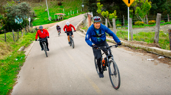 Planes en Bogotá: visita la ruta en bici por el sendero del Frailejón 