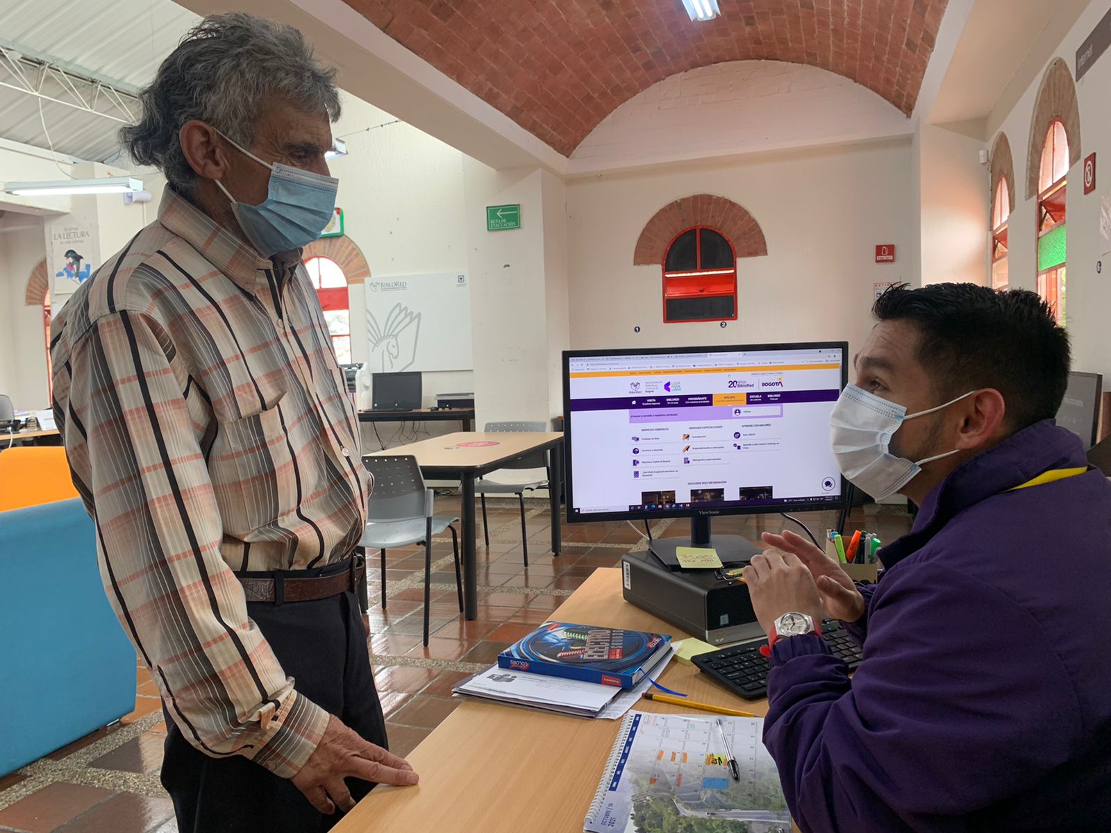 Punto de conectividad en la Biblioteca Lago Timiza