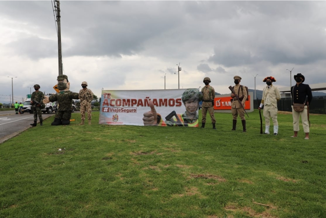 Con más de 40 puestos de control las autoridades brindarán información a la ciudadanía - FOTO: Prensa Décima Tercera Brigada del Ejército