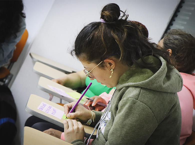 El curso, que es completamente gratuito, está dirigido a mujeres habitantes de todas las localidades de Bogotá, sin importar su estrato socioeconómico. 