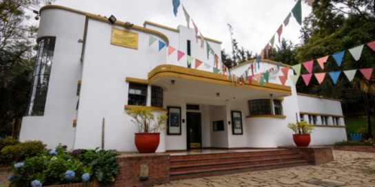 Contemplación al parque en el Teatro El Parque