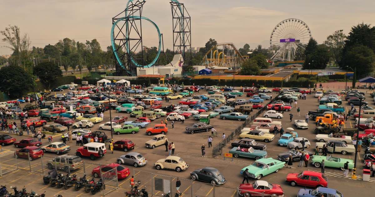 Turismo en Bogotá así fue el desfile de autos antiguos o clásicos 2024