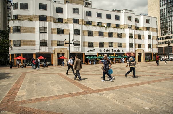 Turismo en Bogotá_ conoce la histórica Plazoleta del Rosario cafes