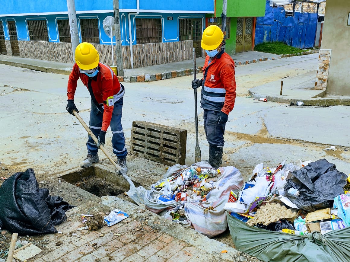 Sacar los residuos en horarios no autorizados 