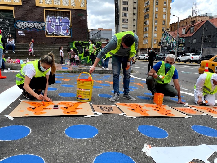 Personas apoyando la recuperación del espacio.