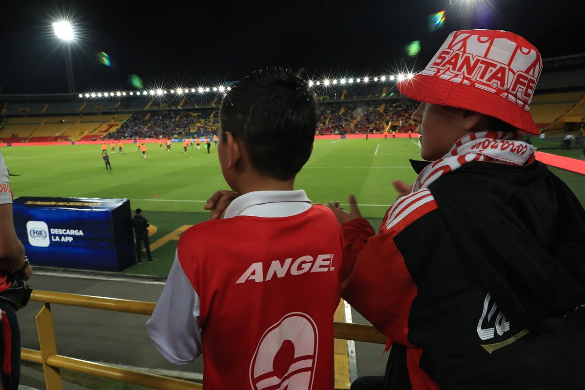 ​​Alcaldía de Bogotá y el Independiente Santa Fe llevan a ciudadanos venezolanos al estadio