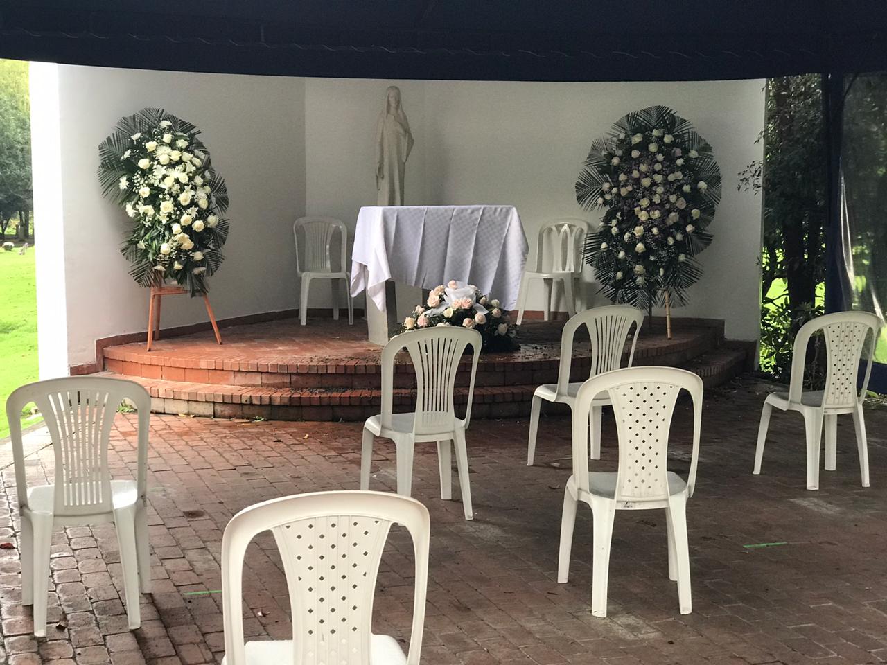 En los cementerios y funerarias no se están realizando ceremonias religiosas