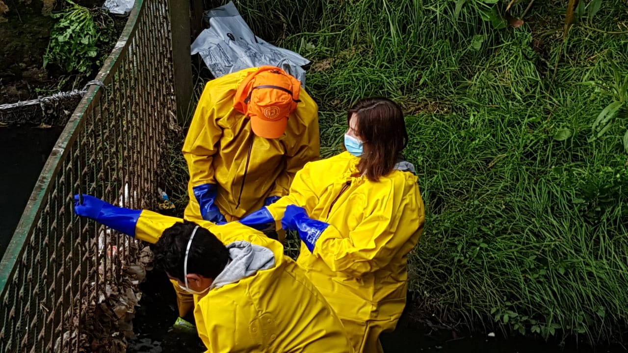 La Empresa hizo un llamado a los ciudadanos para que tomen conciencia y no arrojen basuras a vertederos - FOTO: Prensa Acueducto Bogotá