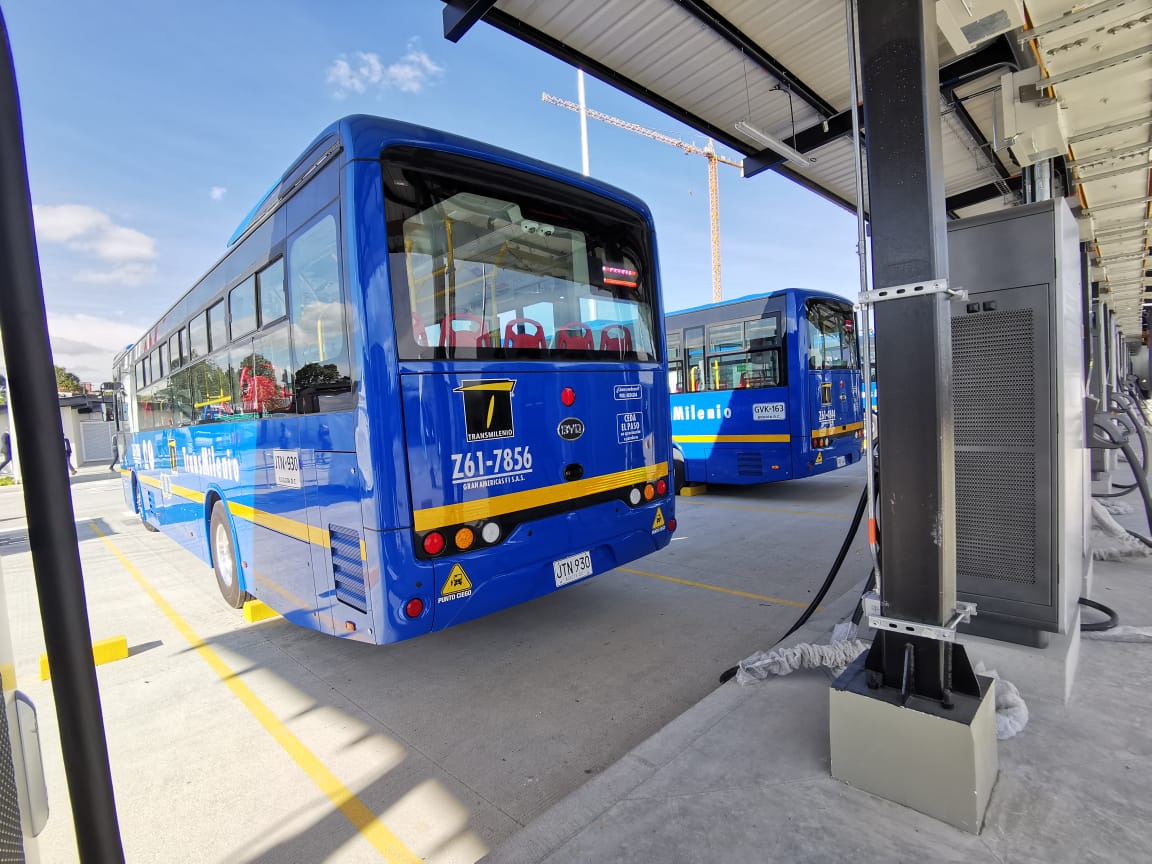 Primer patio y buses eléctricos de Bogotá. Foto: TransMilenio