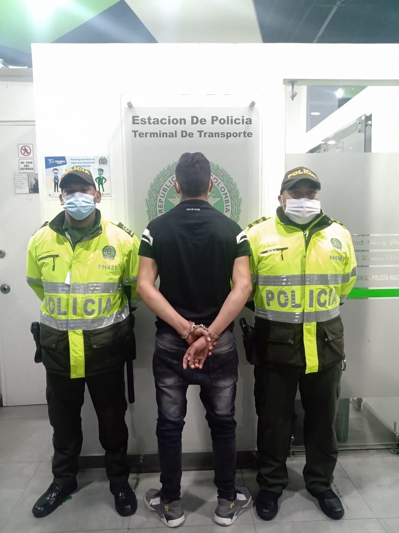 Las autoridades capturaron a un hombre con una solicitud por el delito de pornografía con menores - FOTO: prensa Mebog.