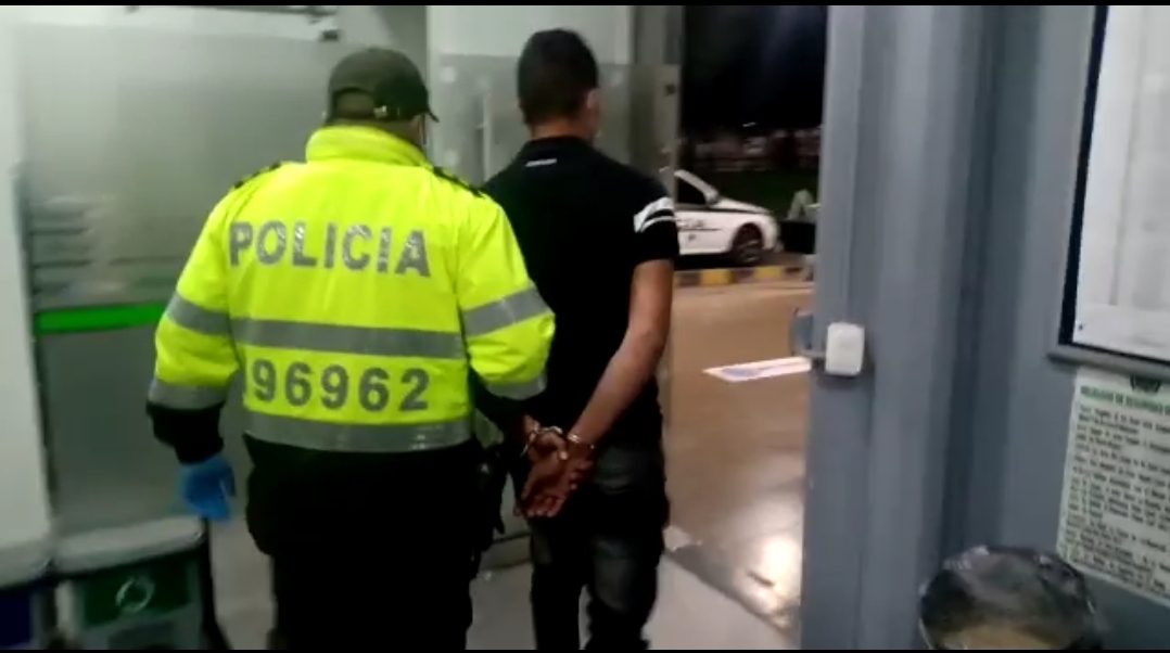 Las autoridades capturaron a un hombre con una solicitud por el delito de pornografía con menores - FOTO: prensa Mebog.