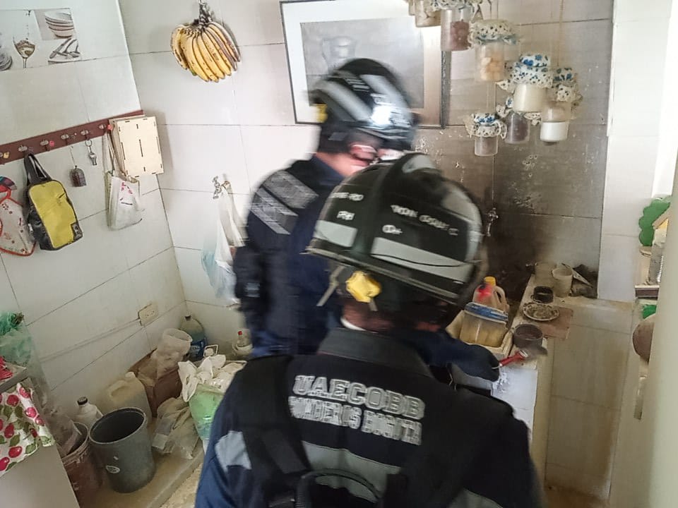 Los bomberos entregaron tips a tener en cuenta en caso de un incendio en la vivienda - Foto:Prensa Bomberos