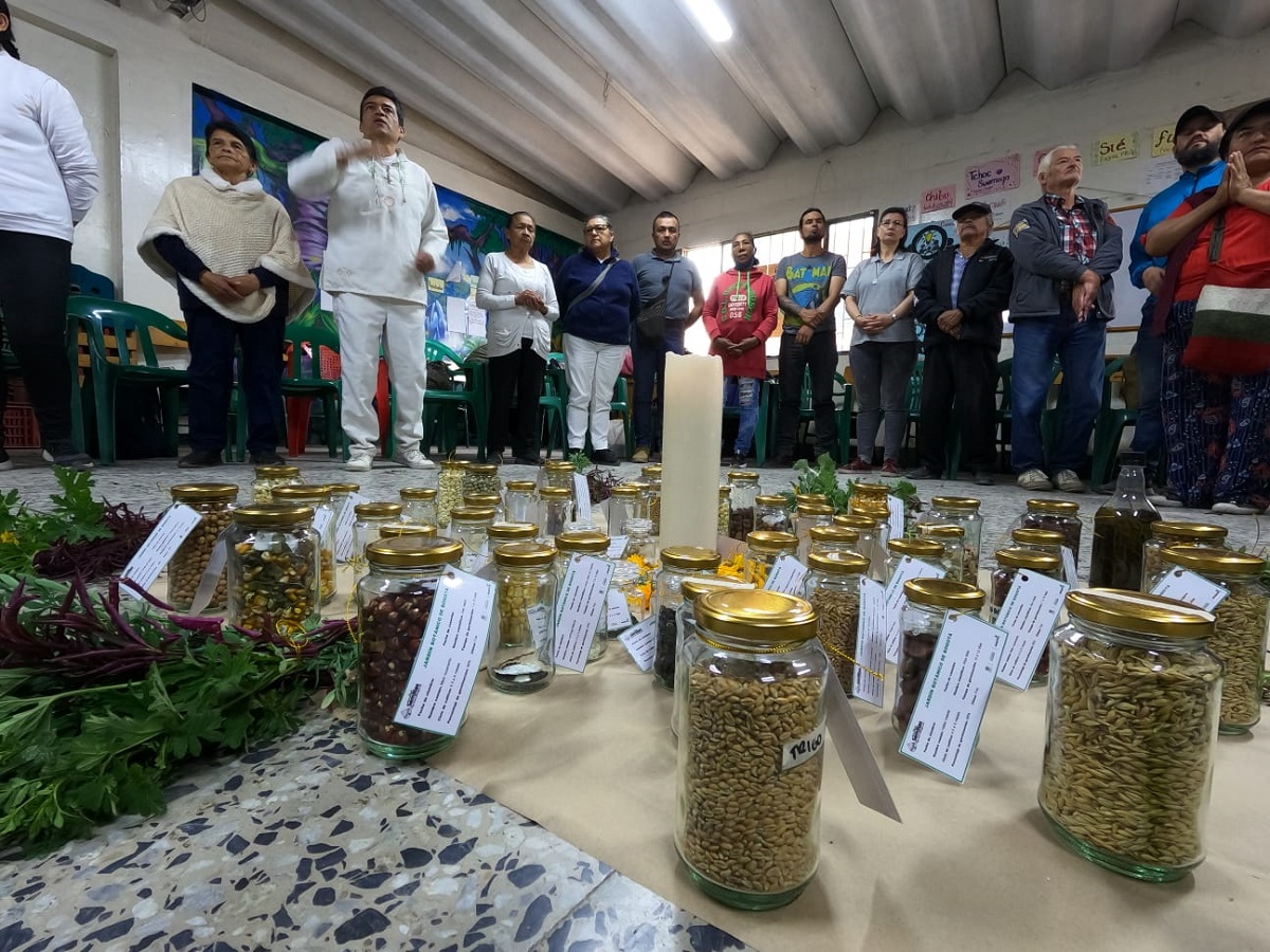 El Jardín Botánico y el Cabildo Indígena Muisca de Bosa colaboran en la conservación de semillas nativas y recopilar otras especies para su almacenamiento y producción.