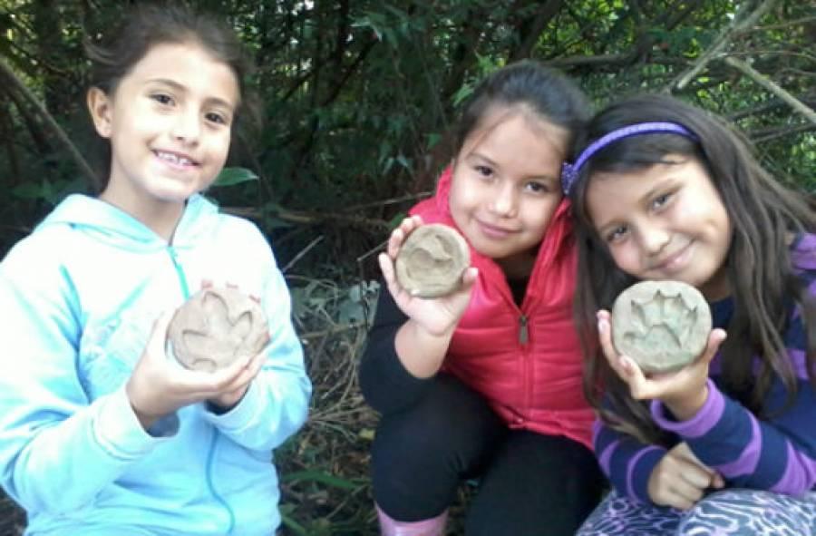 Tres niñas en el Jardín Botánico 