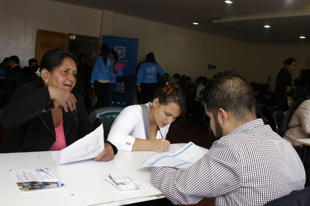 Alcaldía de Bogotá realiza rueda de empleo para vendedores informales