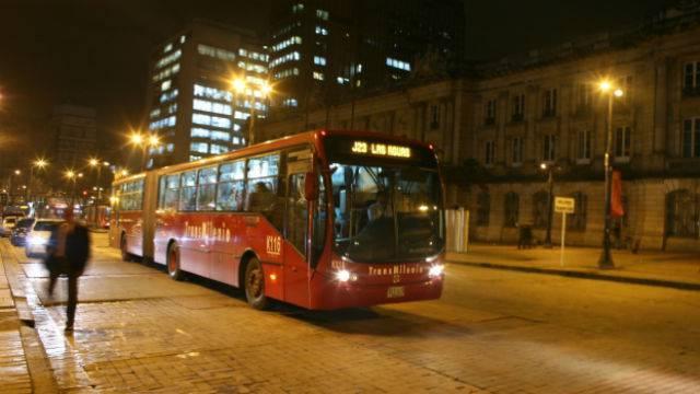 TransMilenio de noche