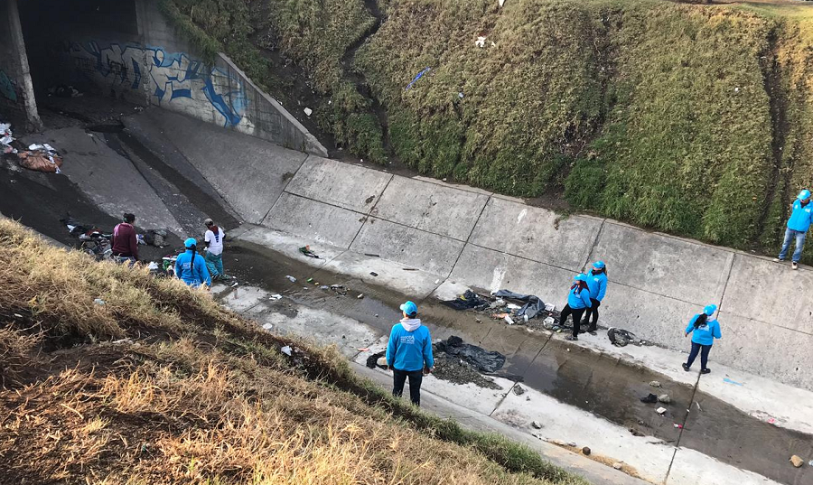 Ángeles Azules recorriendo el canal de la Calle Sexta