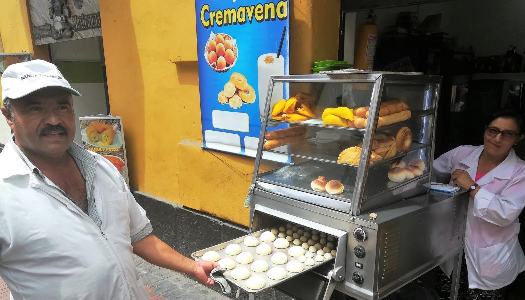 Fanny Sosa: de vendedora en la calle a emprendedora con su propio local. Ahora no solo vende empanadas, incluyó nuevos productos y aumentó sus ganancias.