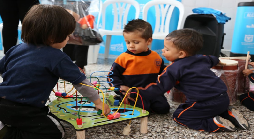 Once jardines infantiles en Usaquén recibieron nueva dotación