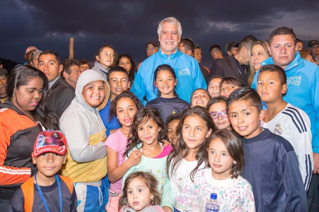 niños felices