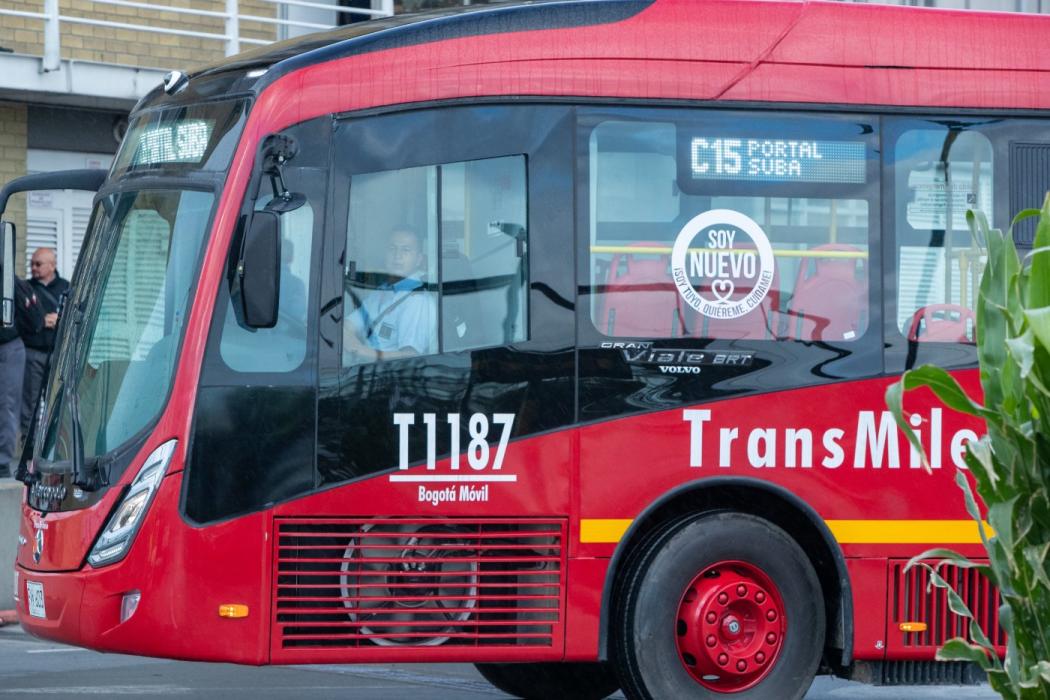 Imagen del nuevo logo de los Transmilenios que dice soy nuevo, cuídame.