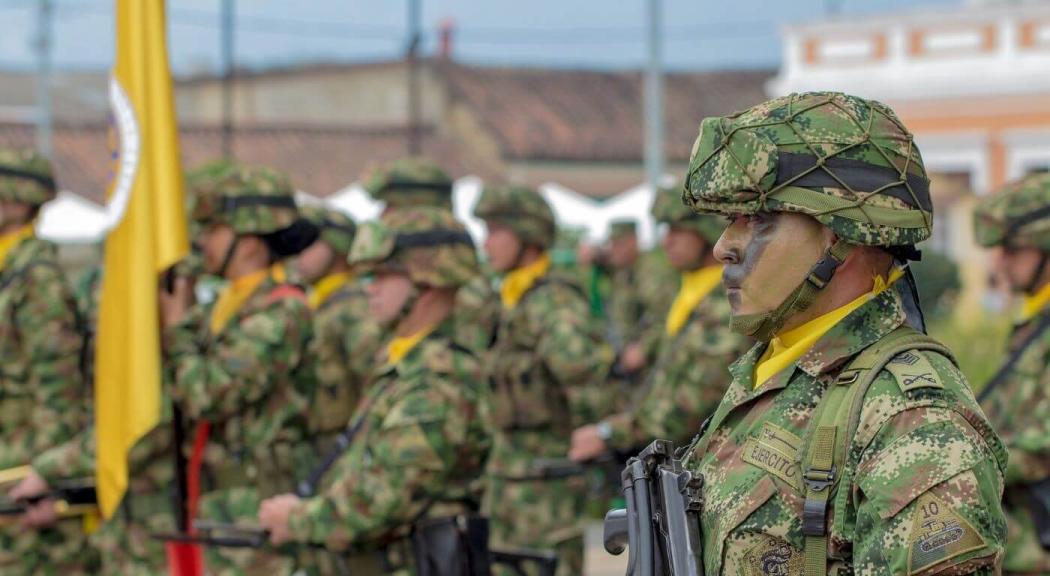 Imagen de soldados del Ejército Nacional en desfile