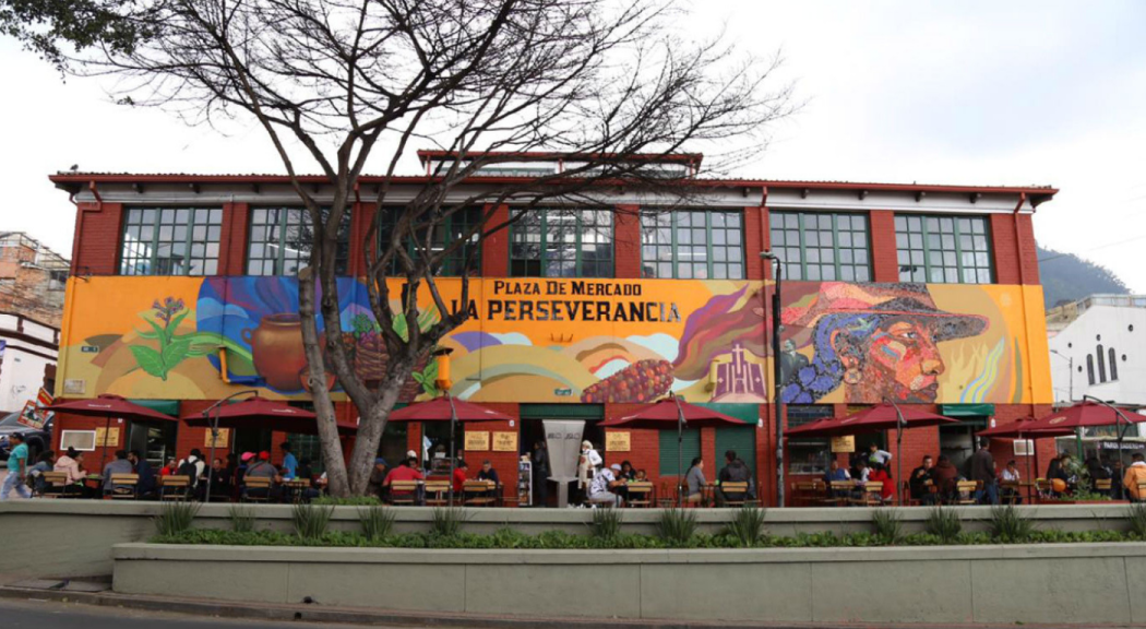 Panorámica de la entrada a la Plaza de la Perseverancia, en Bogotá.