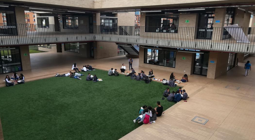 Miles de estudiantes de colegios oficiales buscan traslados y otros quieren cupo por primera vez - Foto: Archivo de Bogotá.