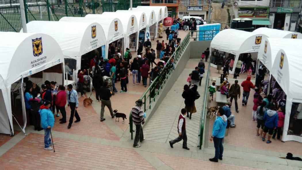 Feria de servicios SuperCADE móvil visita Tunjuelito