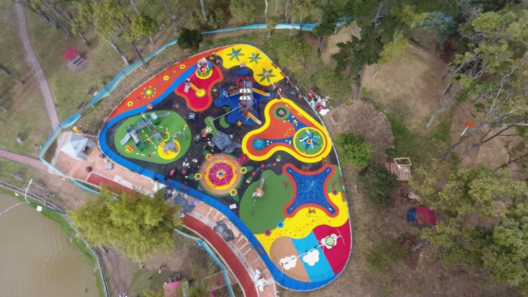 Imagen de la nueva área de juegos infantiles en el parque de los novios