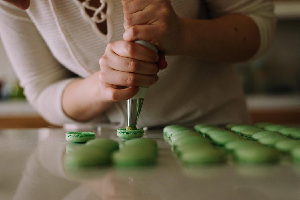 Mujer dedicada a la pastelería.