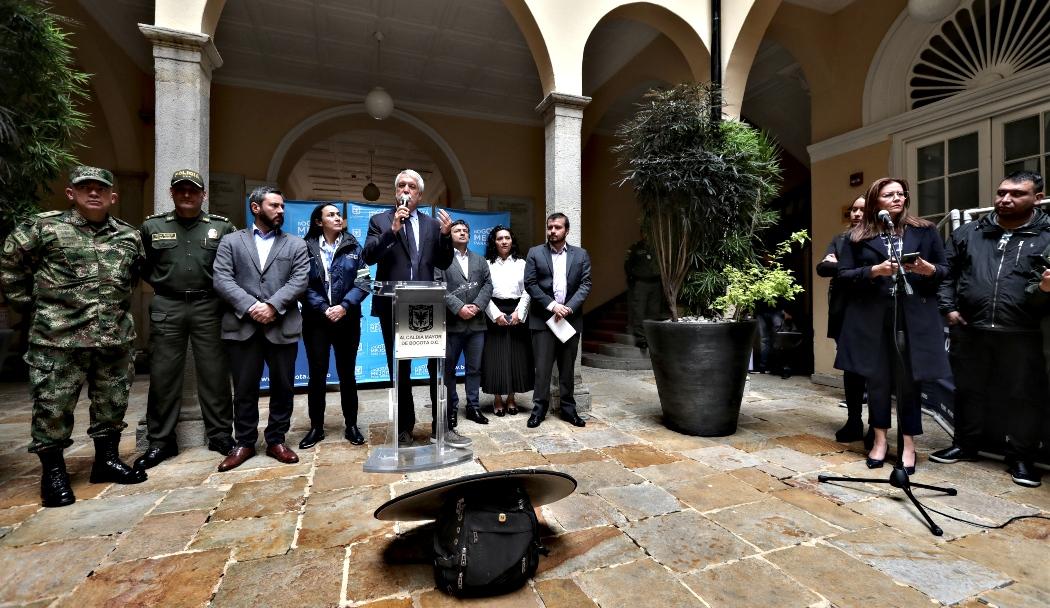 Rueda de prensa del alcalde Enrique Peñalosa sobre las medidas adoptadas por las autoridades con respecto al paro del 21 de noviembre.