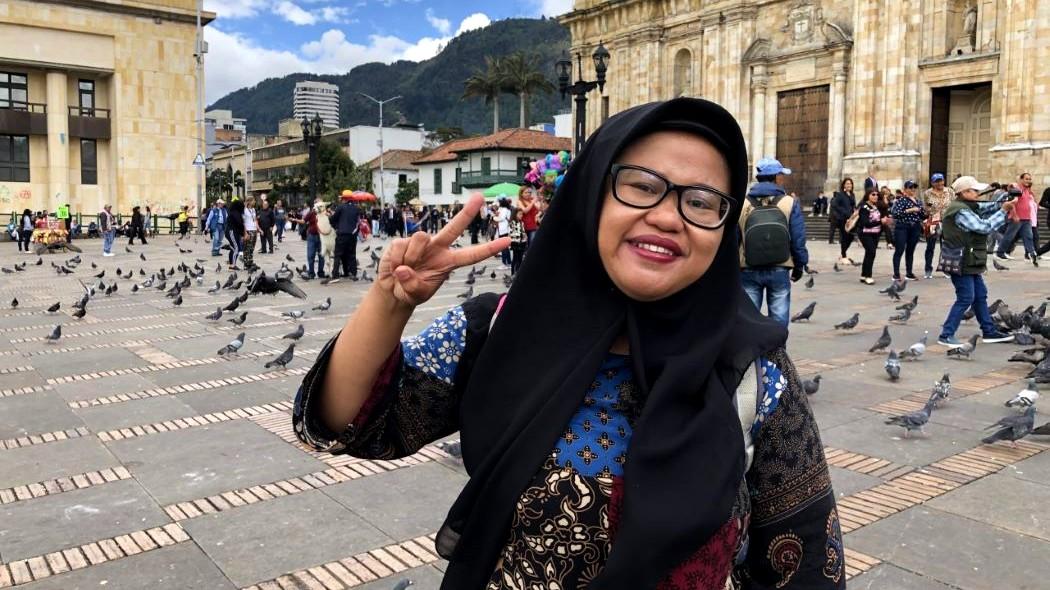 Imagen de Oriza, posando en la Plaza de Bolívar