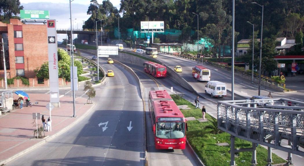 Panorámica de la avenida Suba a la altura de la estación 21 Ángeles.