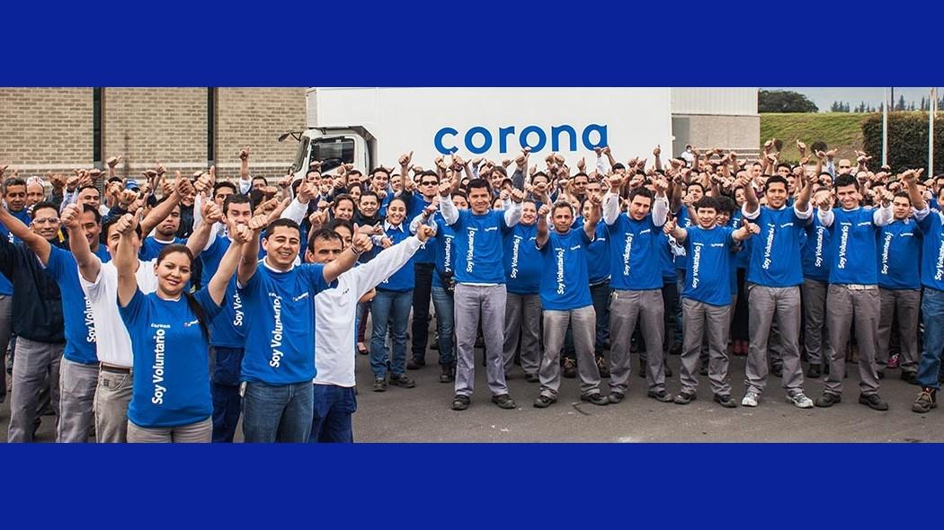 Fotografía de colaboradores de la Corporación Corona