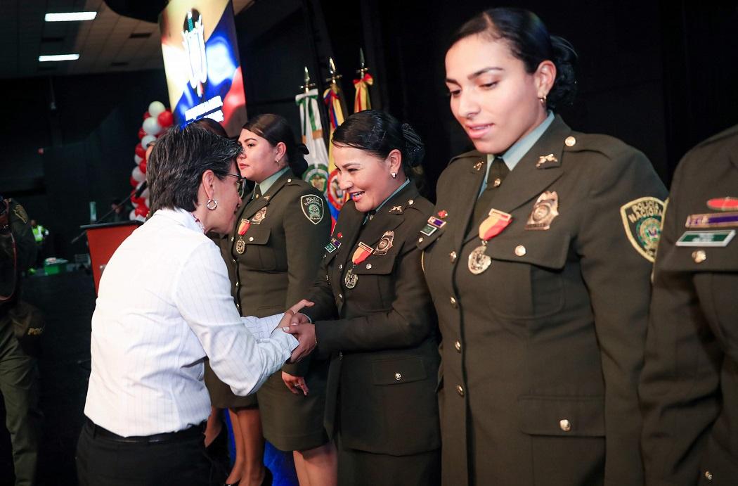 Reconocimiento a mujeres de la Policía Metropolitana de Bogotá - Foto: Christian Martínez