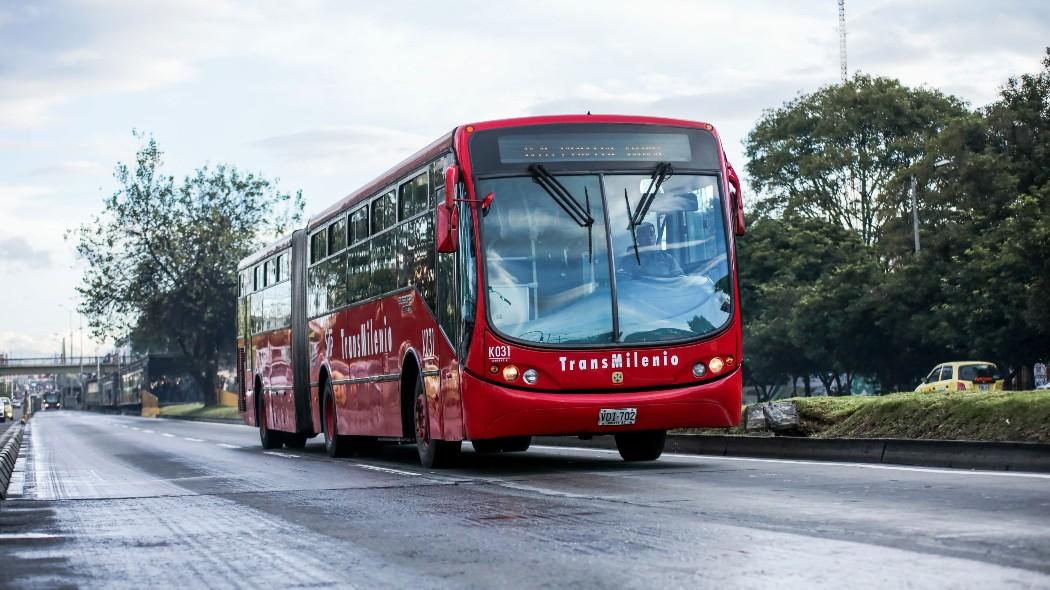 Fotografía de bus de transmilenio