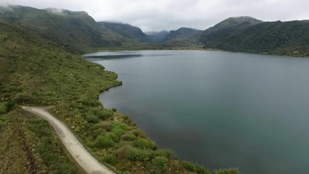 Agua en lago muy hermosa