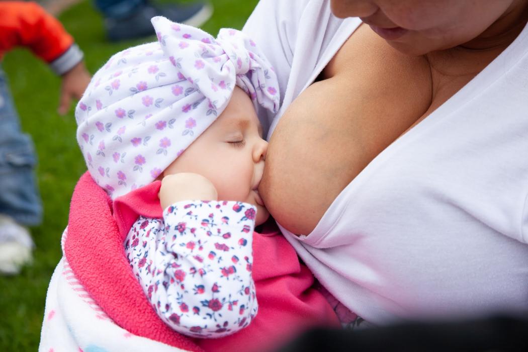 La Secretaria de Salud hizo un llamado a las madres a seguir con la lactancia, ya que según OMS no existe ninguna evidencia de que en la leche materna haya presencia de COVID-19.