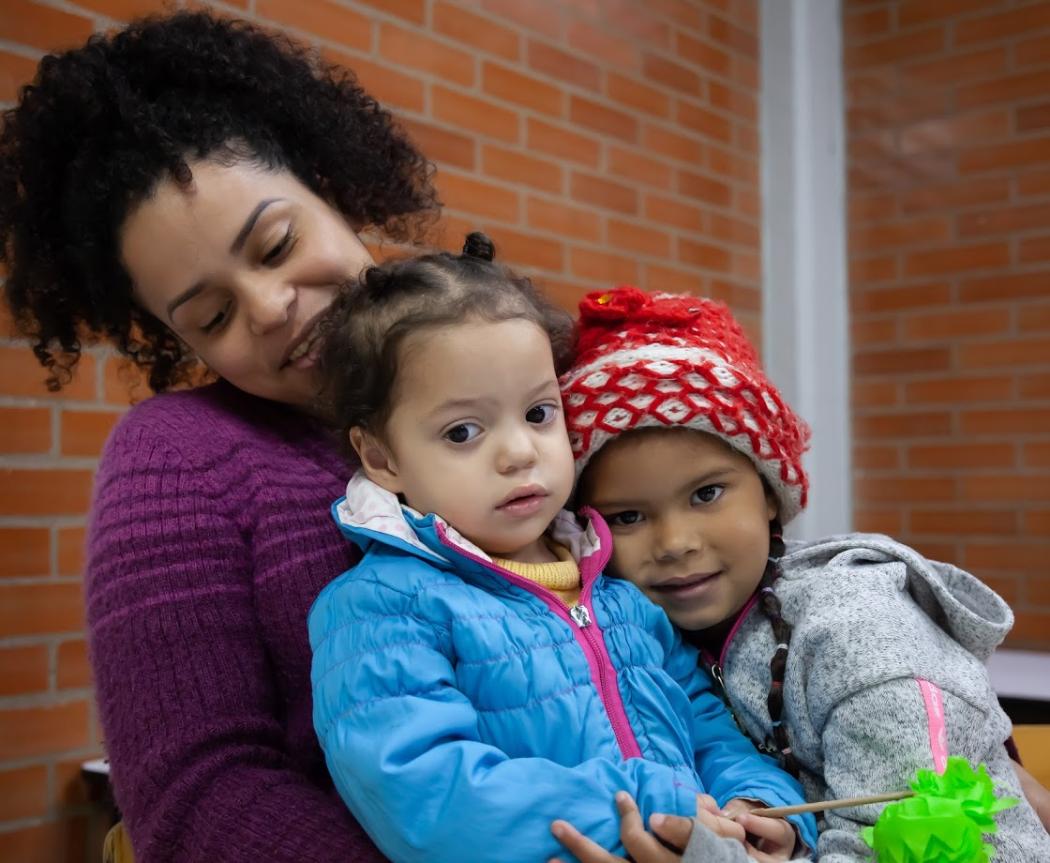 Foto de madre con sus hijos